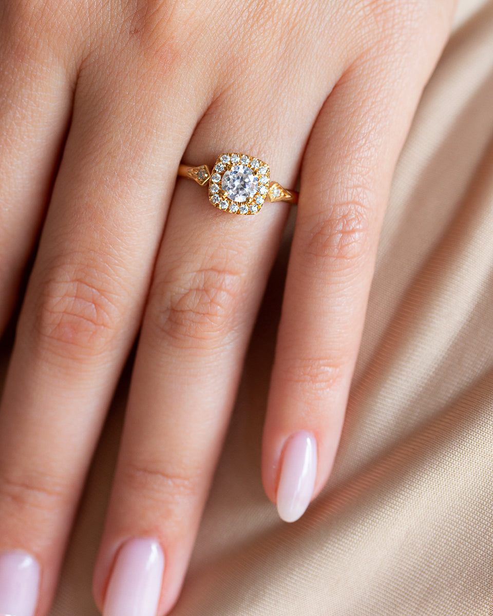 Koor Engagement Ring with a Round Cut Diamond and Halo