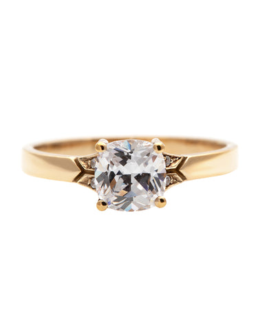 Sublime Diamond Ring with a Round Cut Diamond and Halo
