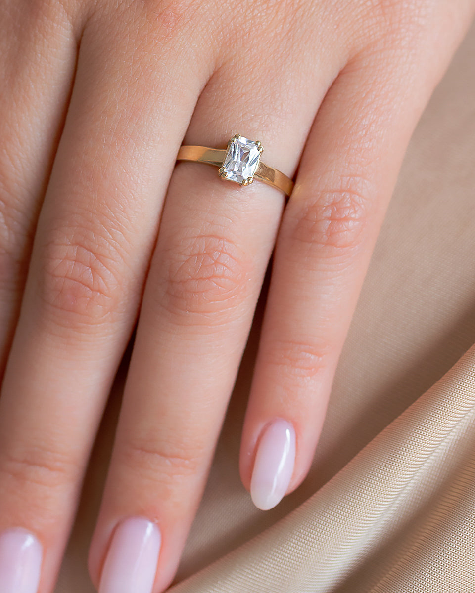 Mering Ring with an Emerald Cut Diamond